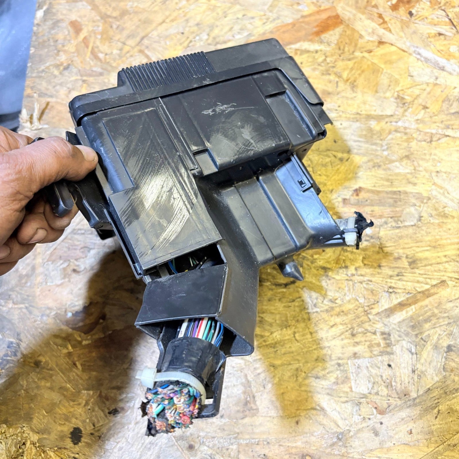 MAZDA 2 MK2 2008-2013 FRONT UNDER BONNET FUSE BOX RELAY ELECTRICAL BLACK