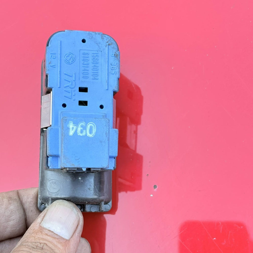 Alfa Romeo GT 2003-2010 Fuel Tank Flap Release ASR OFF Button Switch 156040104
