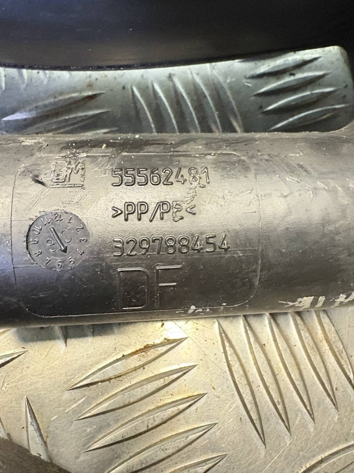 VAUXHALL ZAFIRA AIR INTAKE PIPE 90531007