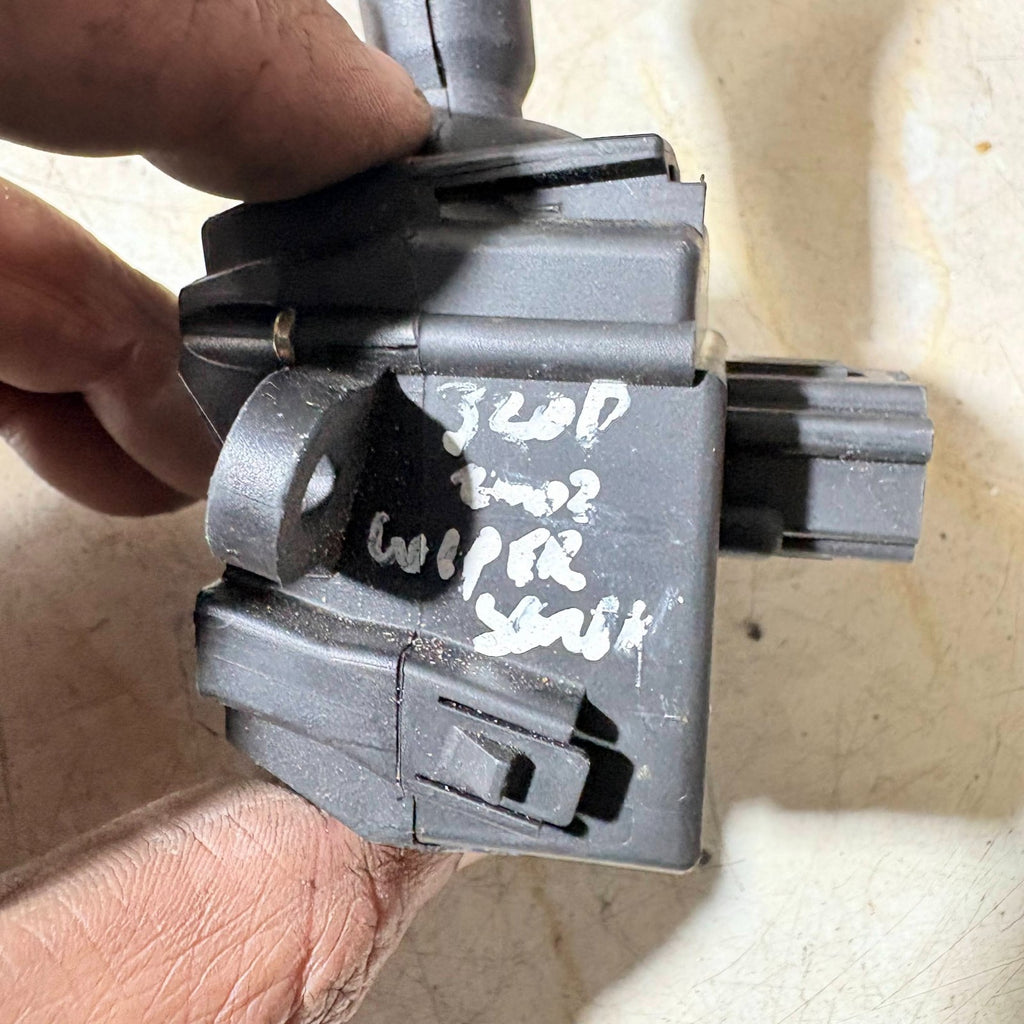 BMW 320D CONVERTIBLE WIPER STALK SWITCH 8 363 664 M