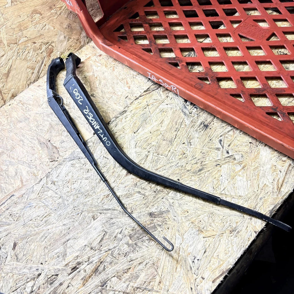 Mitsubishi Outlander SPORT L550 MK1 PAIR OF FRONT WIPER ARMS 2007