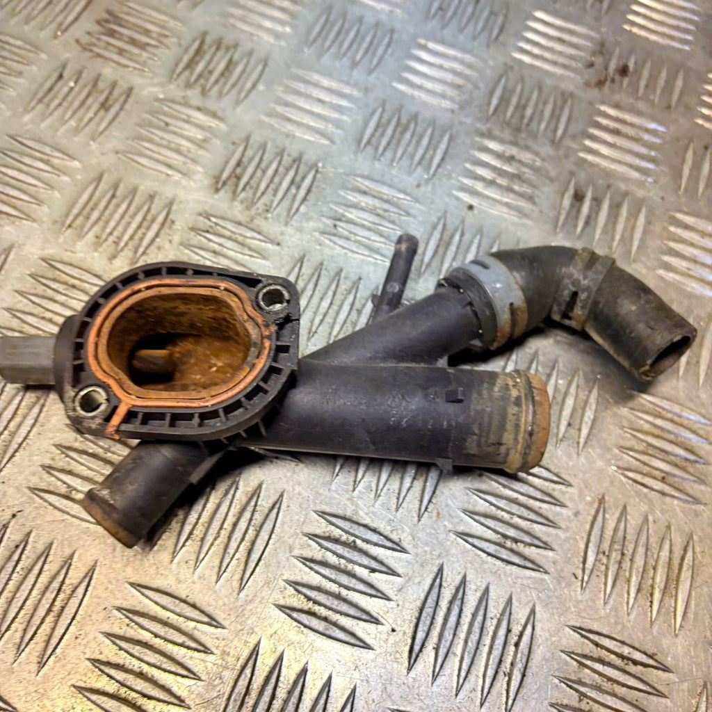 AUDI A3VW GOLF MK6CADDY TOURAN 1.6TDI CAY ENGINE-COOLANT FLANGE 03L121131AA 2012
