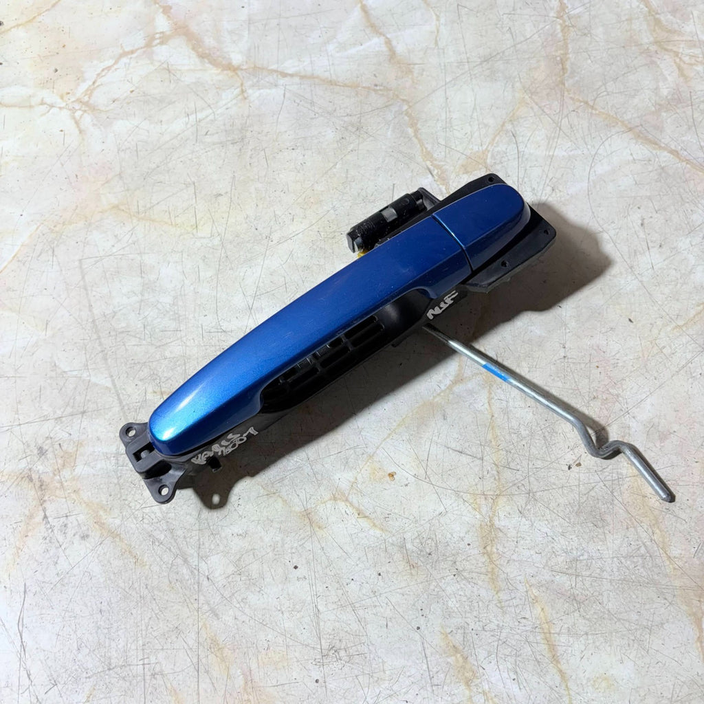 Toyota Yaris Mk2 XP90 2005-2011 Front Left Exterior Door Handle Blue