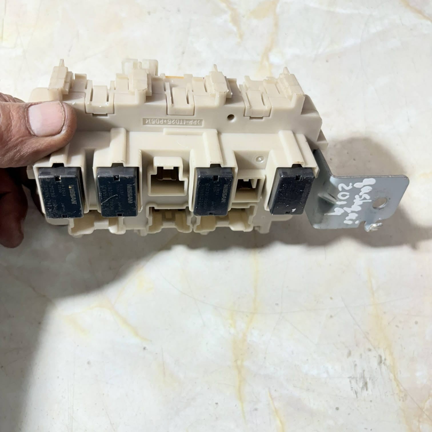 NISSAN QASHQAI J11 2019 1.5 DCI FUSE RELAY BOX 4EB0C