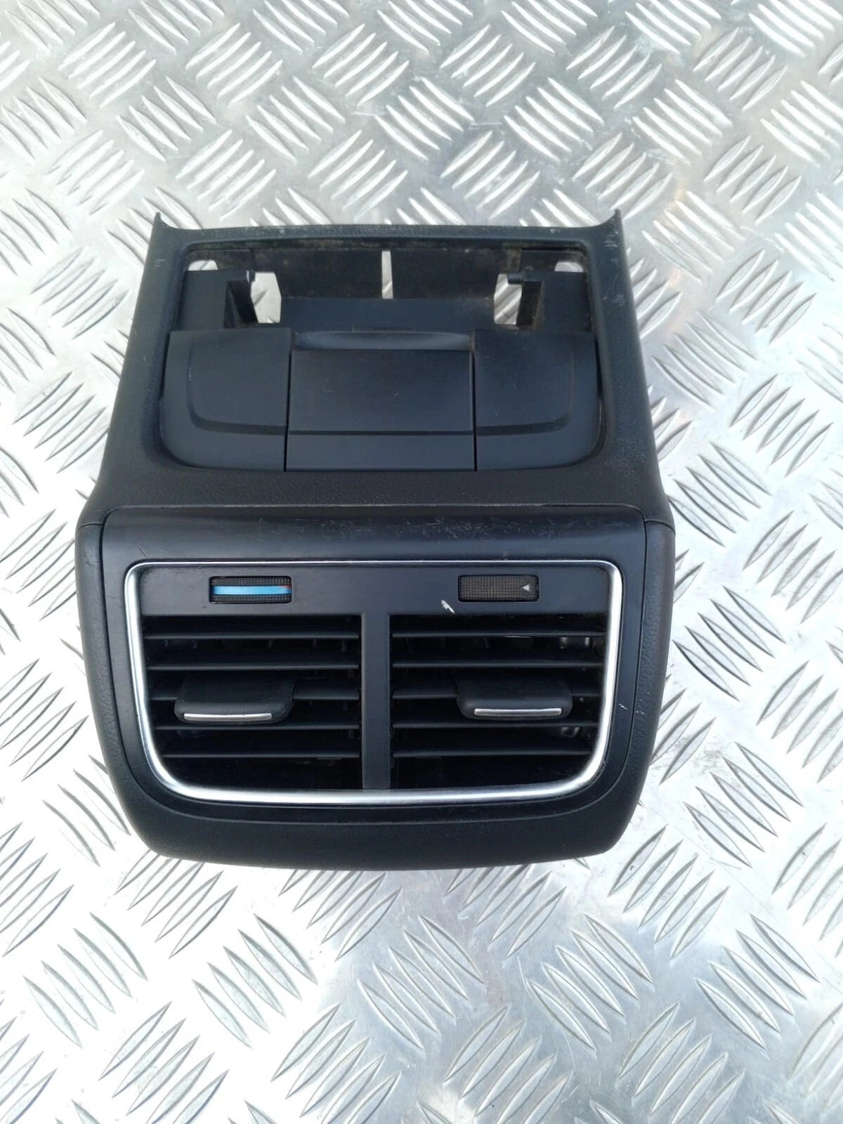AUDI Q5 CENTRE CONSOLE AIR VENT & TRIM REAR MK1 8R 2009