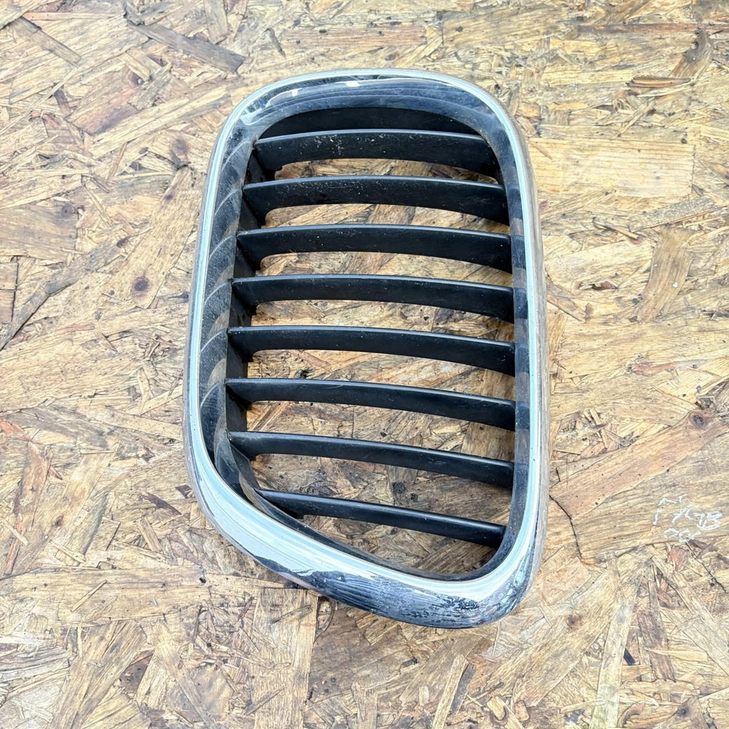 BMW X5 E53 Radiator Grille 51138247674 3.00 Diesel 135kw 30584482