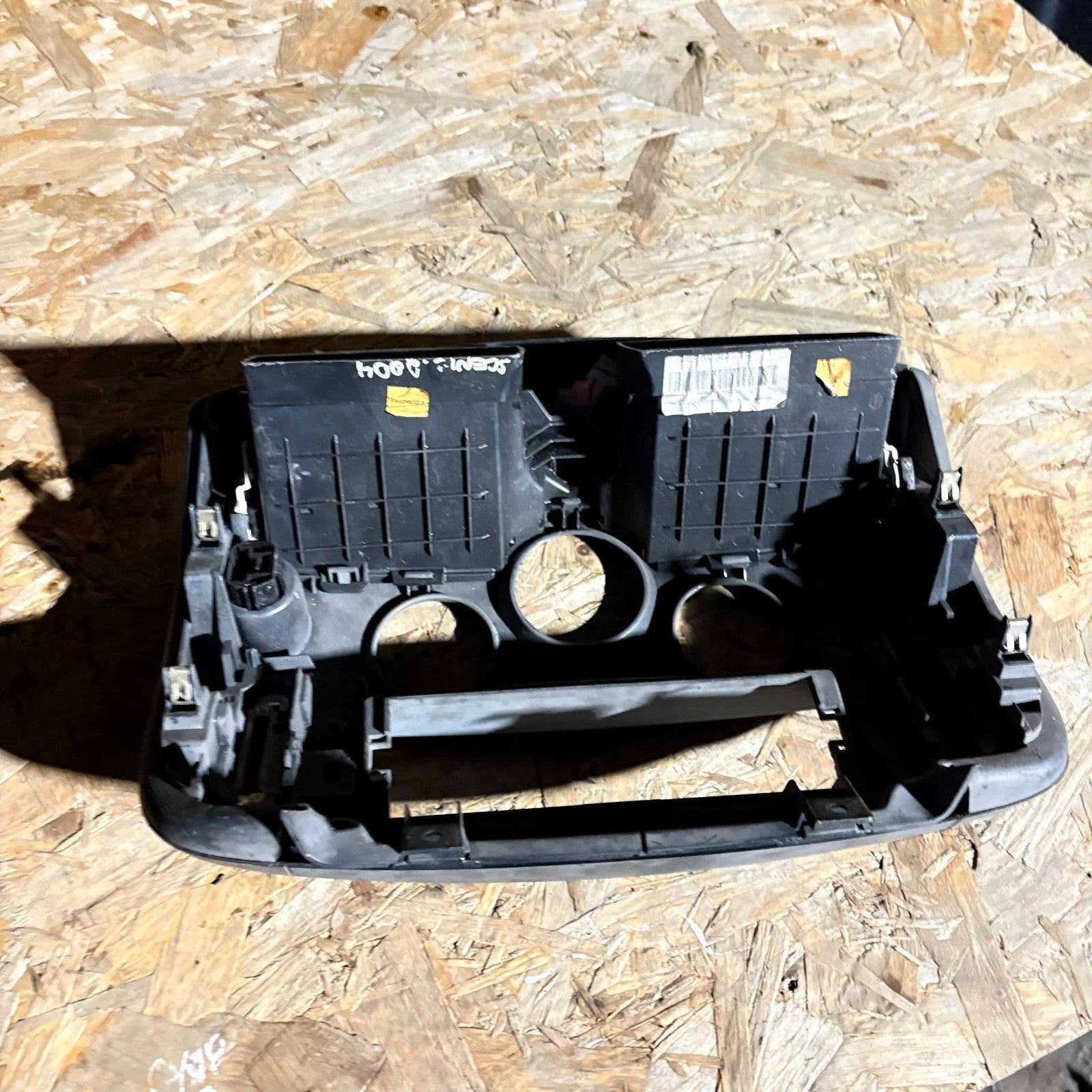 Renault Scenic Mk2 2003?2009 Centre Dash Radio Stereo Fascia Surround Panel