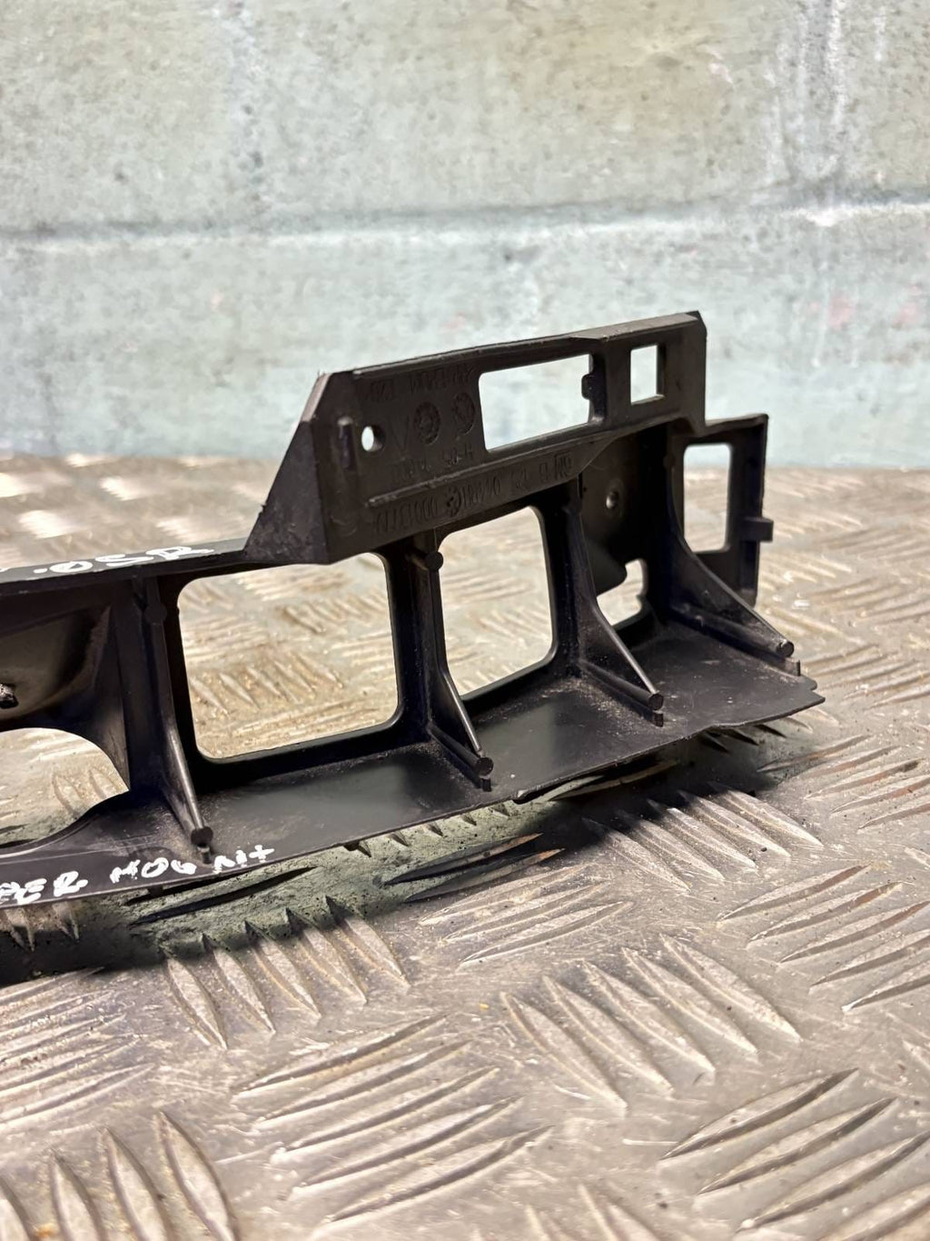Vauxhall Zafira B 2006 Right Driver Rear Bumper Bracket