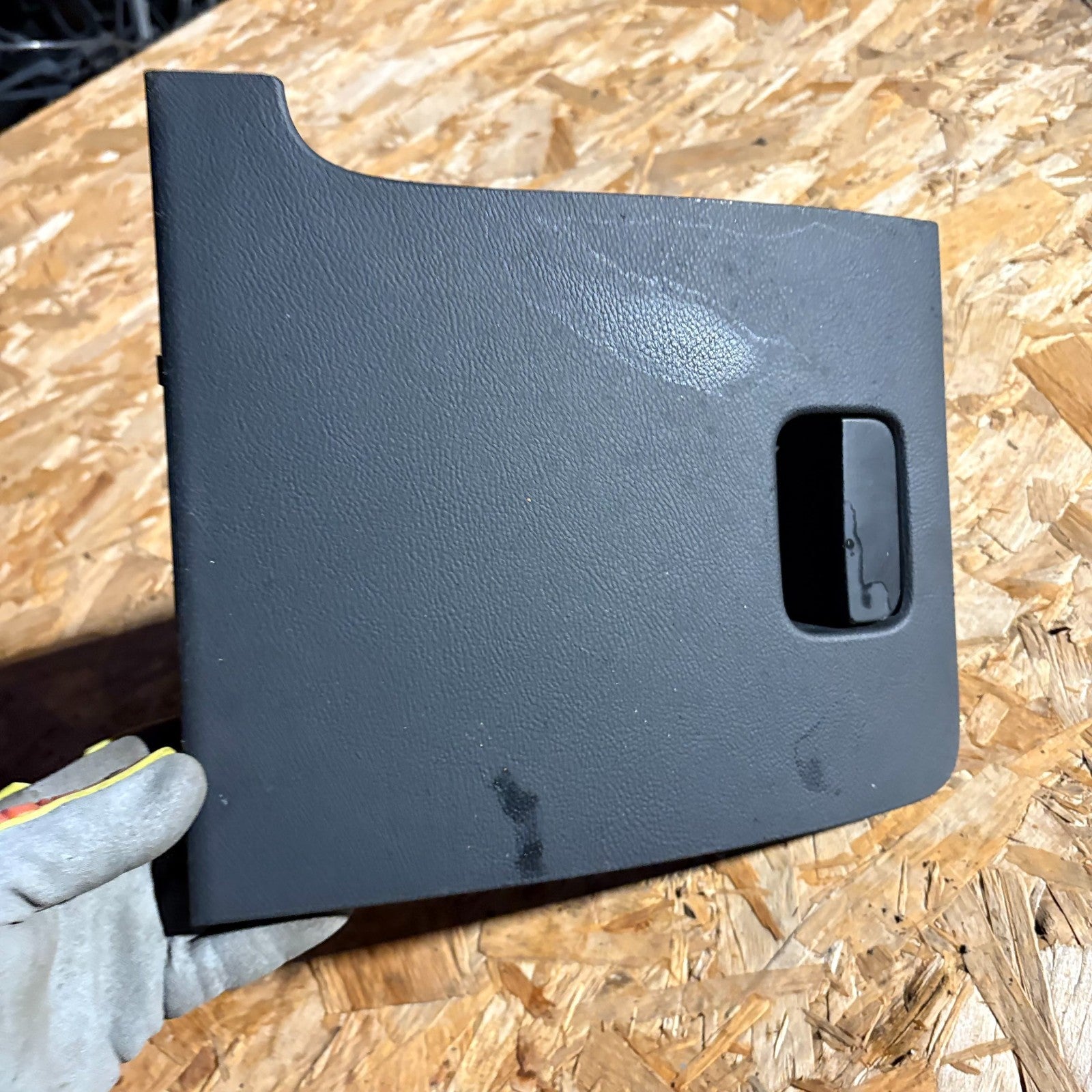 VOLKSWAGEN PASSAT 2010 FRONT RIGHT DRIVER SIDE STORAGE 3C2.857.922G