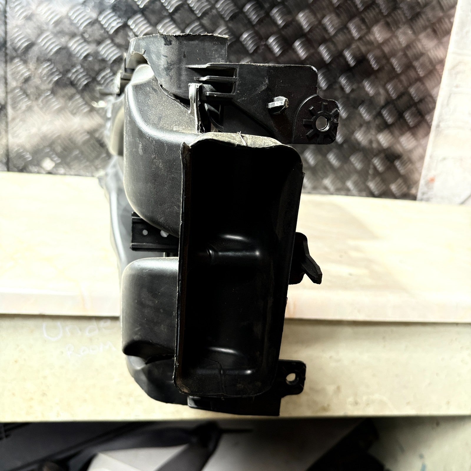 JAGUAR XE X760 2015-2019 CENTRE CONSOLE ARMREST TUNNEL SUB STRUCTURE FRAME BASE