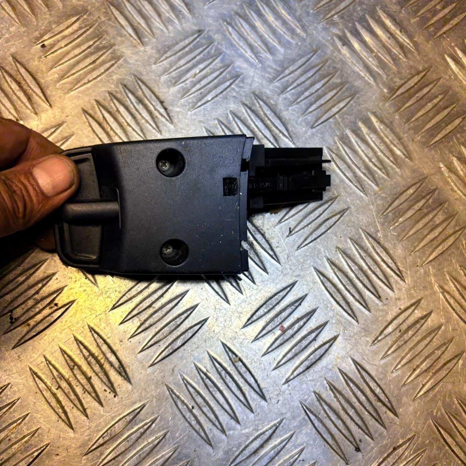 2009 FORD FOCUS STEERING WHEEL VOLUME CONTROLS SWITCH 3M5T-14K14