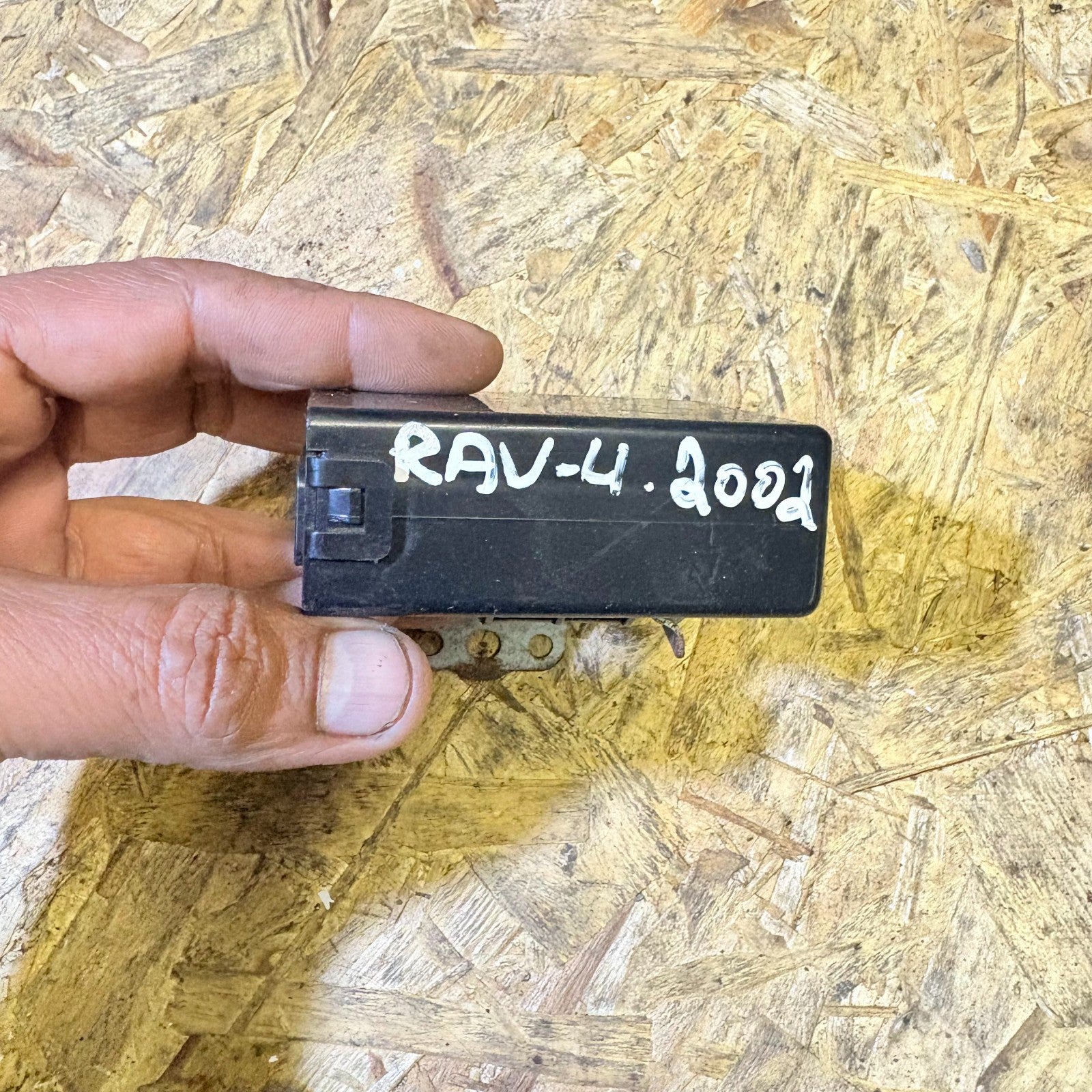 Toyota RAV4 Mk2 2000-2005 Denso AC Air Con Amplifier ECU 88650-42130 277100-1630
