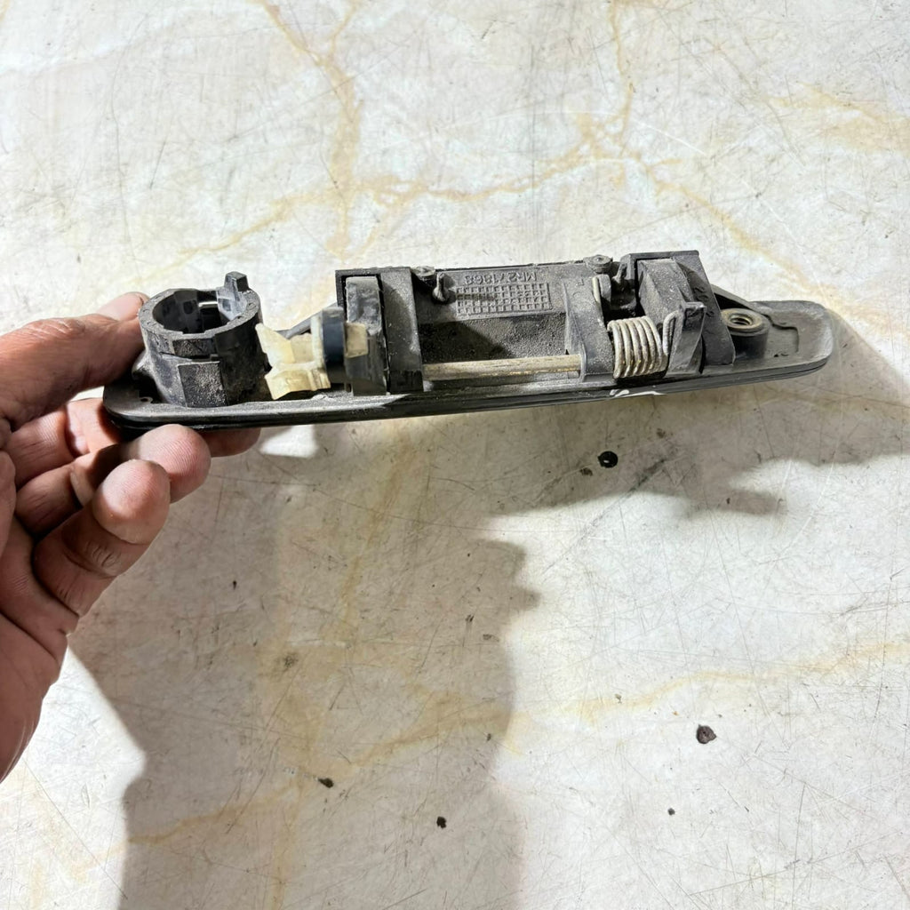 MITSUBISHI SHOGUN PININ EQUIPPE GDI Driver Front EXTERIOR HANDLE (OSF) MR271868