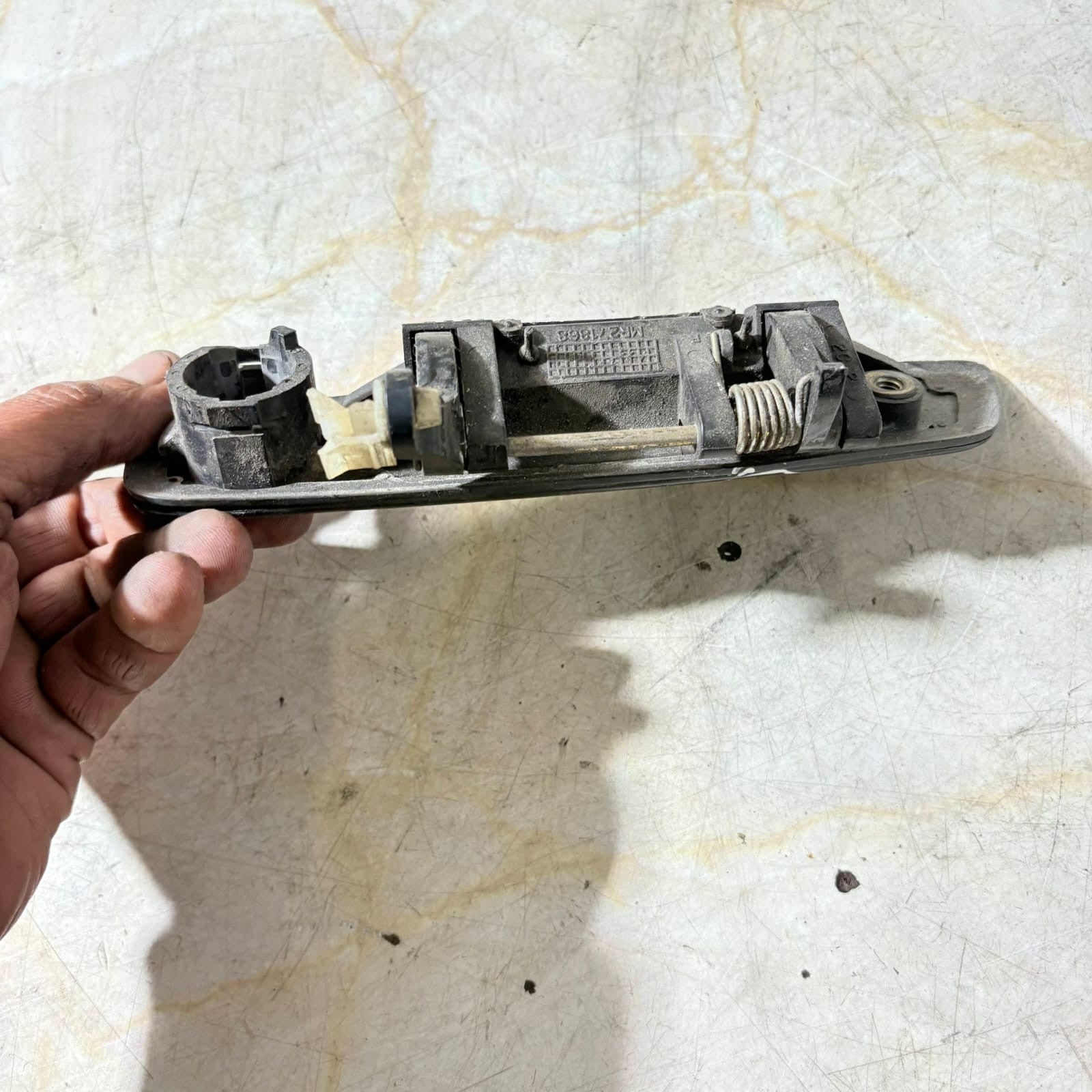 MITSUBISHI SHOGUN PININ EQUIPPE GDI Driver Front EXTERIOR HANDLE (OSF) MR271868
