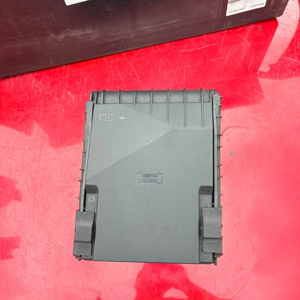 VW PASSAT B6 2005-2010 Engine Compartment Fuse Relay Box Cover Lid 1K0937132F