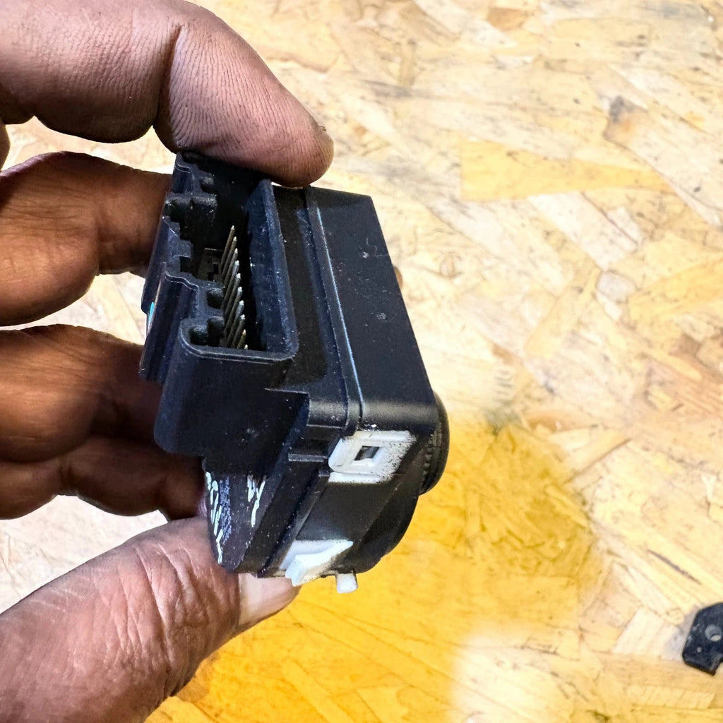 VAUXHALL ASTRA 2014 WING MIRROR REGULATOR CONTROL SWITCH 13271827