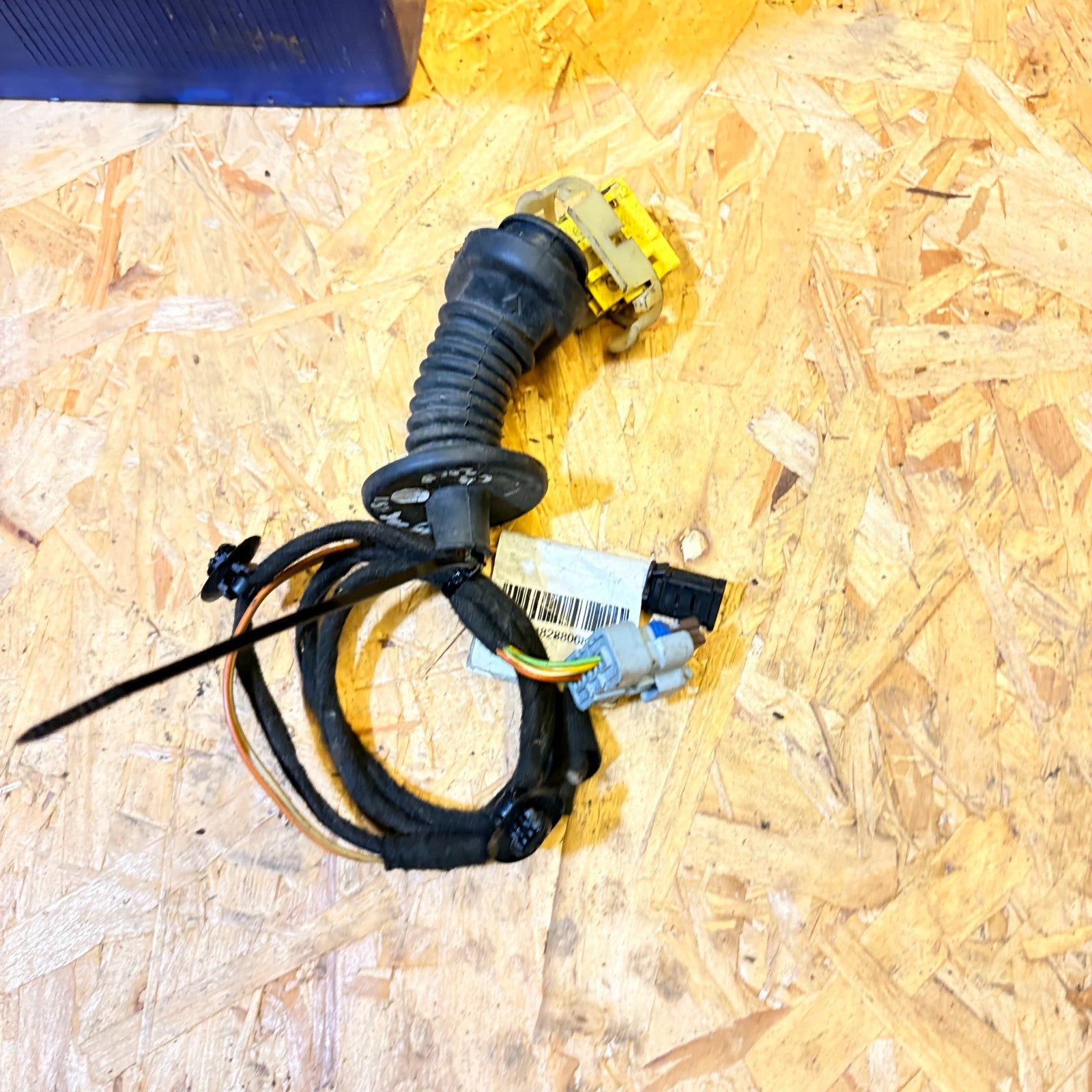 PEUGEOT 2016-19 NEARSIDE LEFT REAR DOOR WIRING LOOM 9642931880