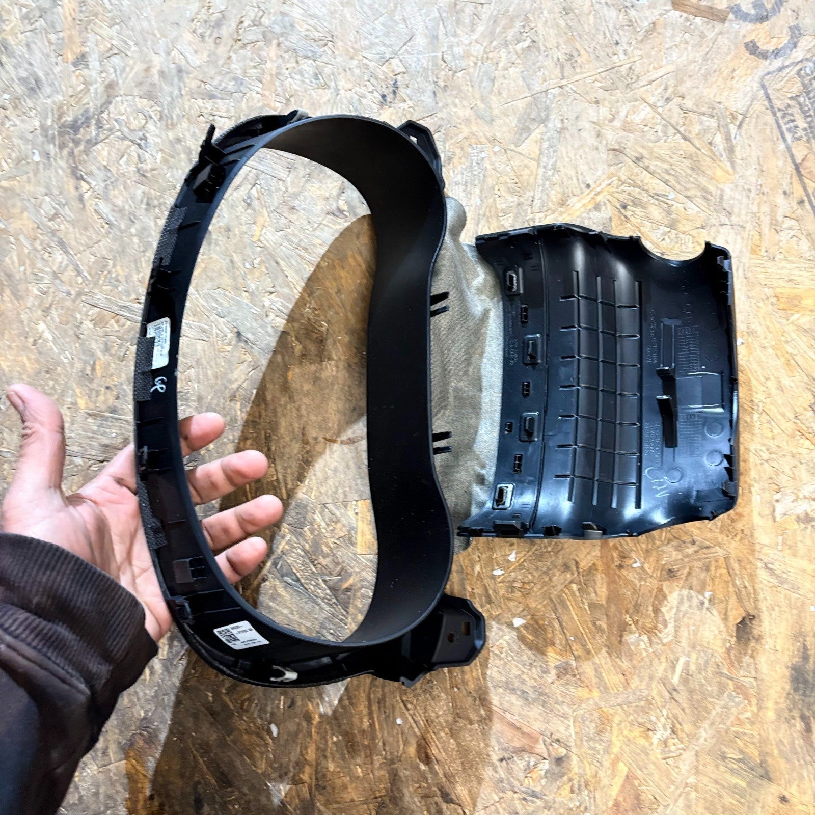 Kia Sportage QL 2016-2021 RHD Speedometer Dash Surround Trim 84830-F1900WK