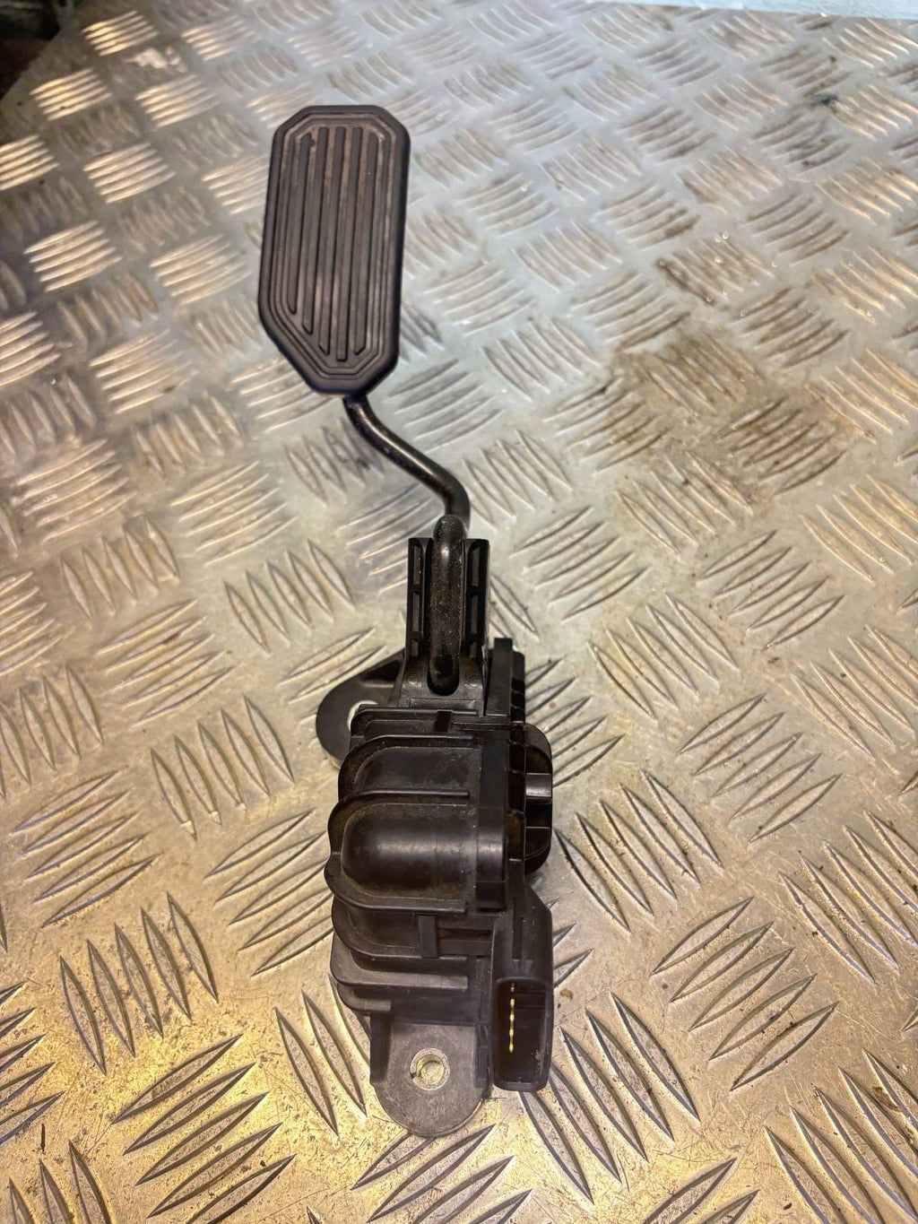Toyota Prius Hybrid Accelerator Throttle Pedal 78120-47040 (2004)