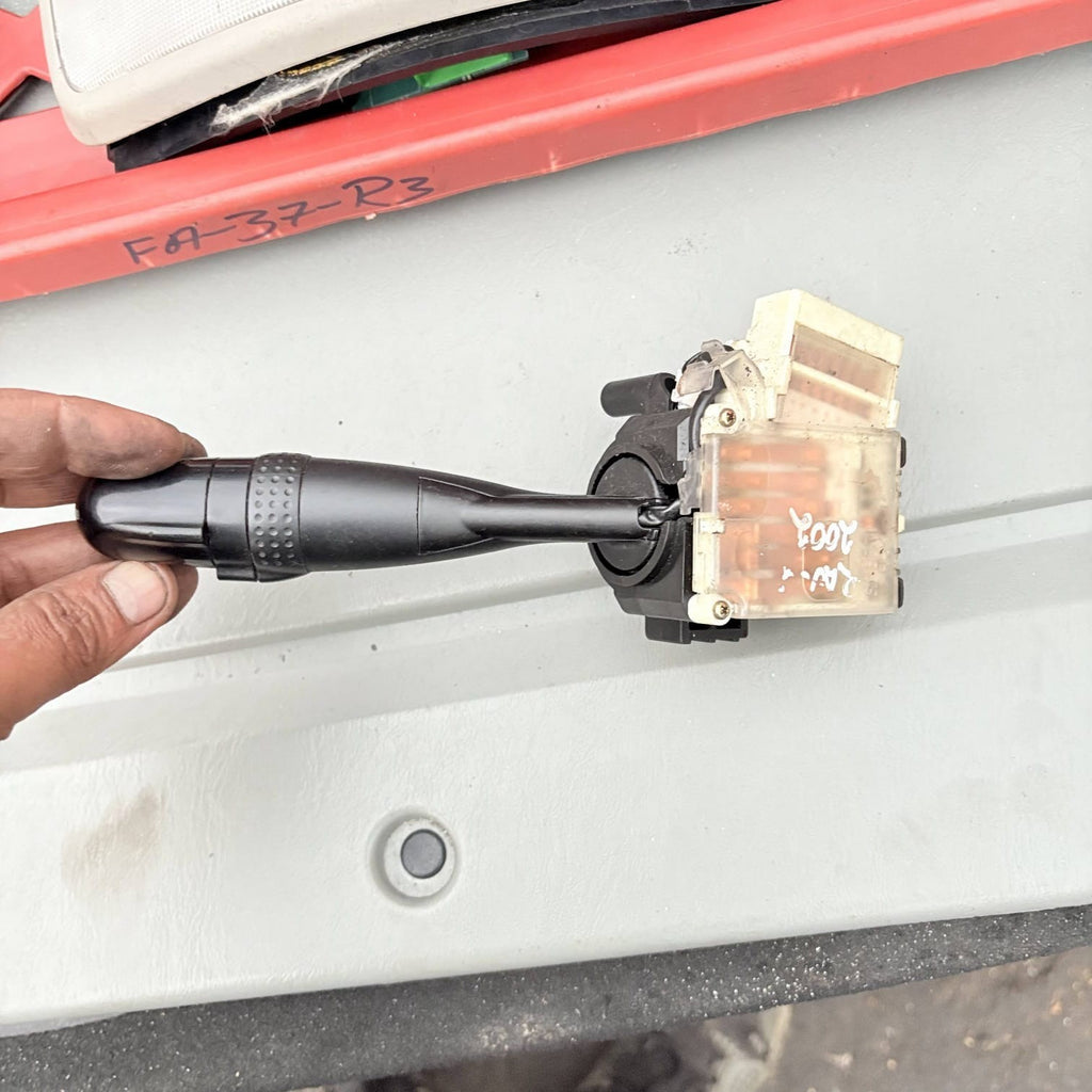TOYOTA RAV4 MK2 2000-2005 INDICATOR WIPER STALK SWITCH CLUSTER 1736482
