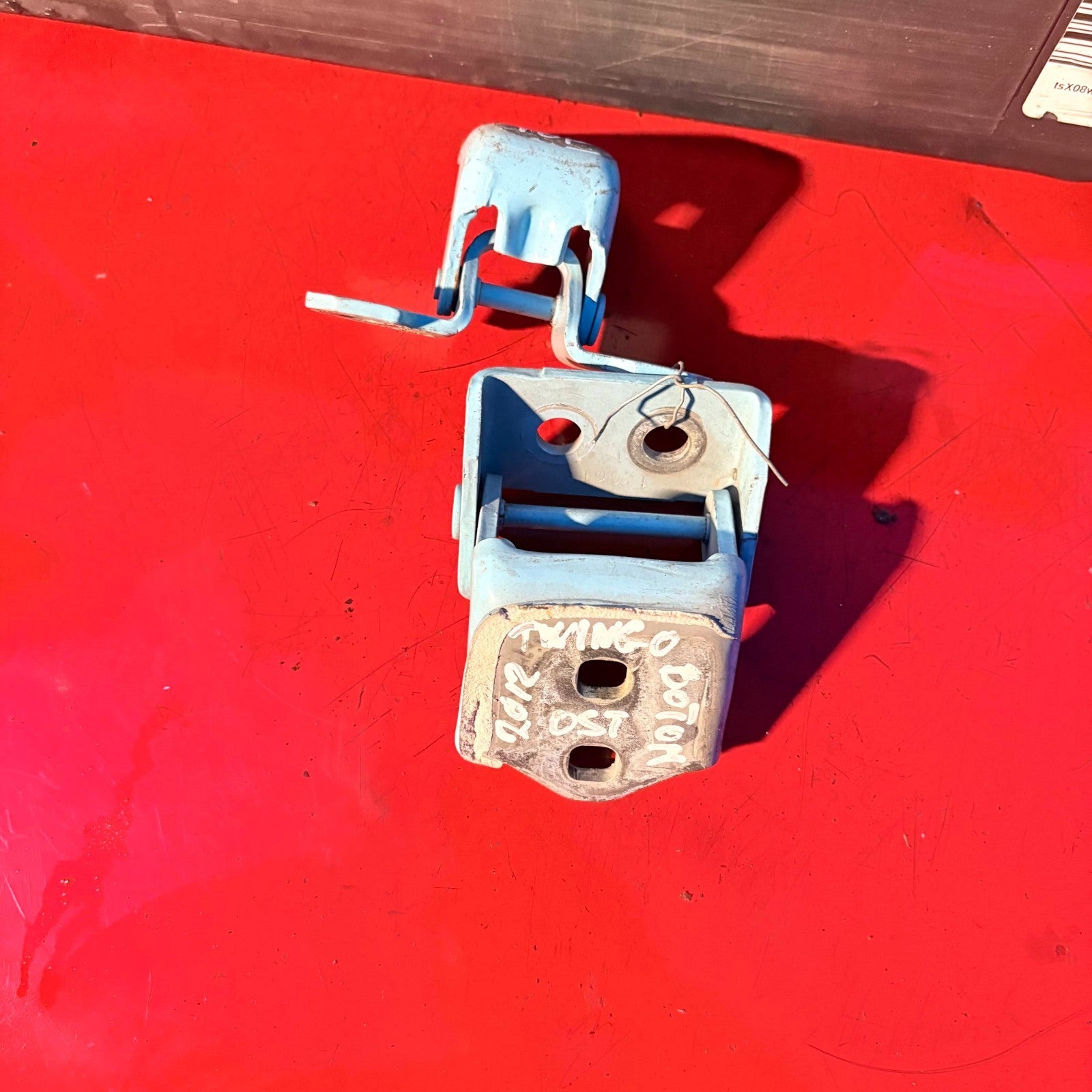 RENAULT TWINGO 20072014 DOOR HINGES TOP DRIVER SIDE PAIR