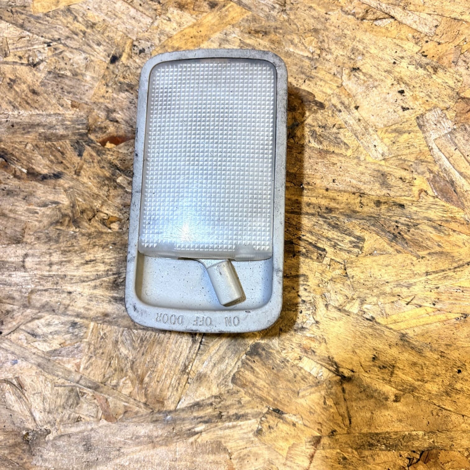 NISSAN LEAF REAR ROOF READING COURTESY LIGHT 26410EL00A MK1 2004