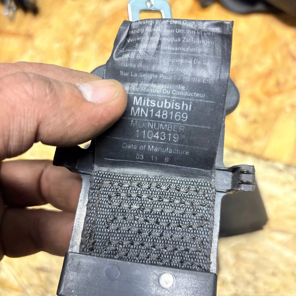 Mitsubishi Shogun Pinin 5DR Rear Middle Centre Seat Belt MN148169 2001-06