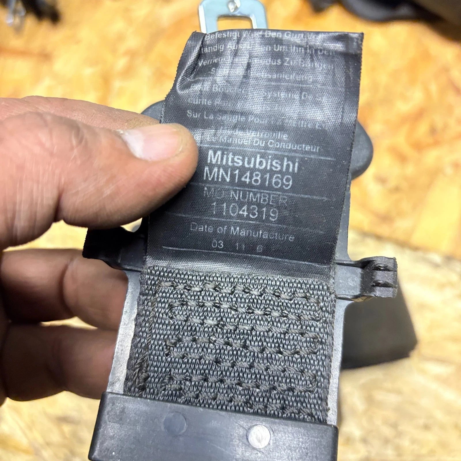 Mitsubishi Shogun Pinin 5DR Rear Middle Centre Seat Belt MN148169 2001-06