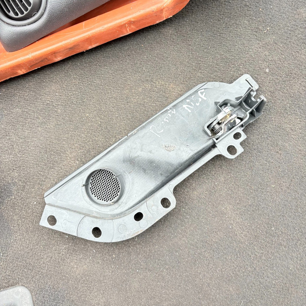 Skoda Rapid Front Left Inner Door Handle With Speaker 5JB867011A