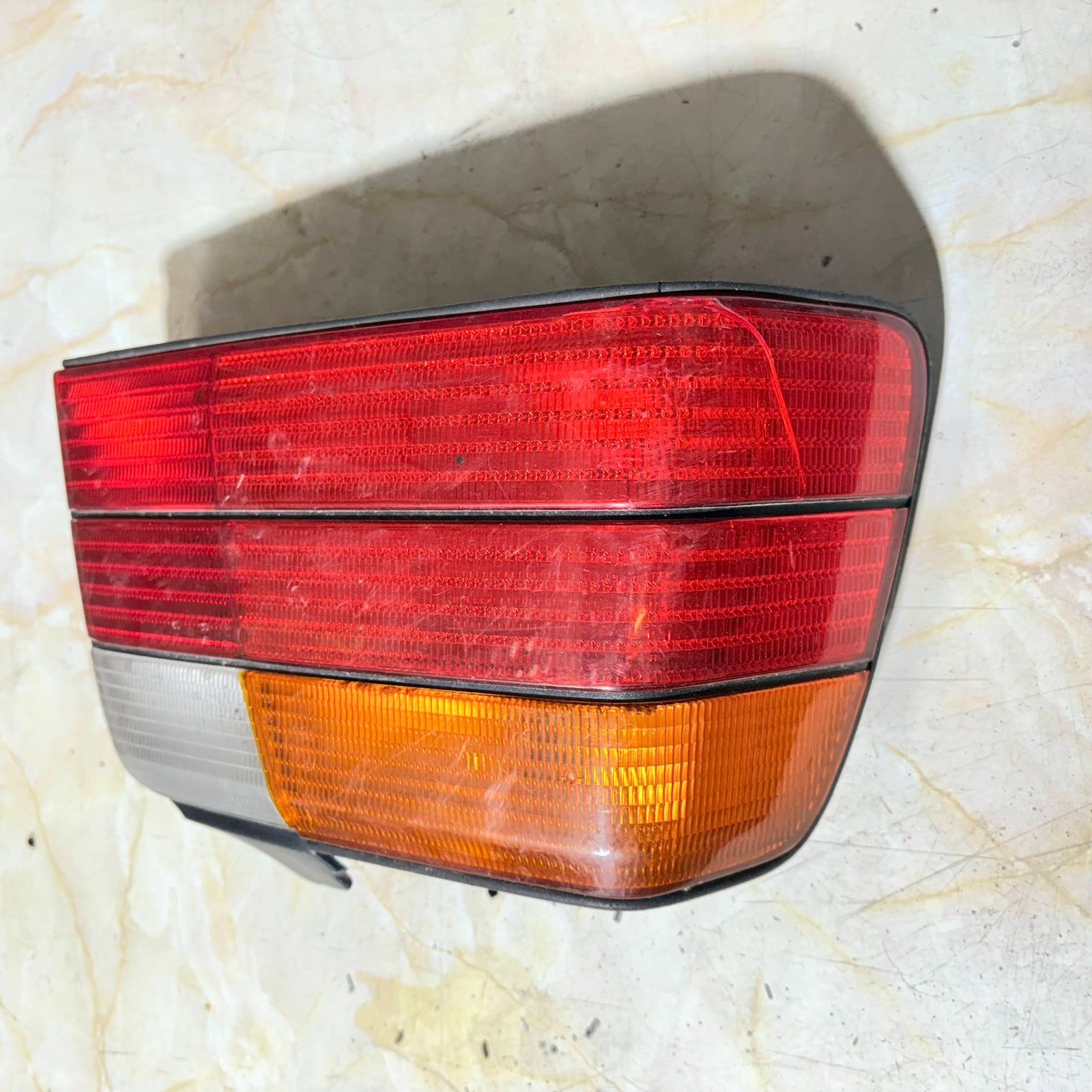 BMW E36 3 SERIES 4DR SALOON 1990-1998 RIGHT REAR TAIL LIGHT AMBER 63211387362