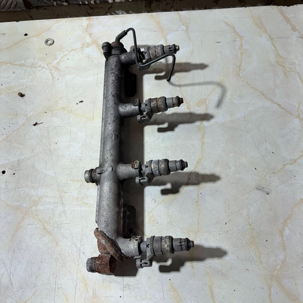 Fuel Rail & Injectors for Hyundai Coupe