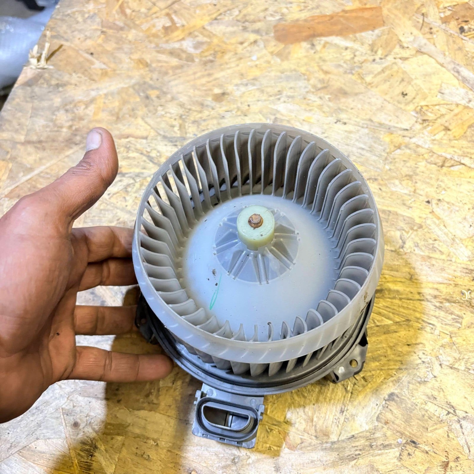 SUZUKI SWIFT 2008 HEATER FAN BLOWER MOTOR AV272700-0301