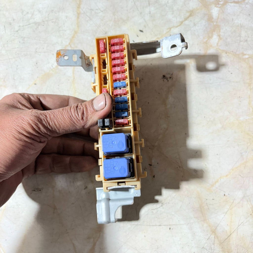 Nissan Cube Interior Under Dash Fuse Box 2 Pin Plug
