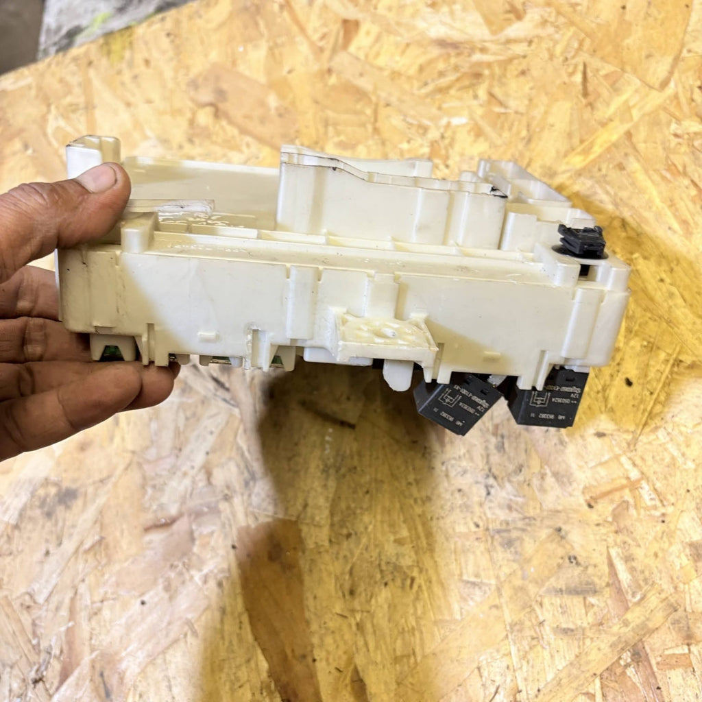 Mitsubishi Colt Smart For Four 2005 under-dash Fuse Box 1571HOA