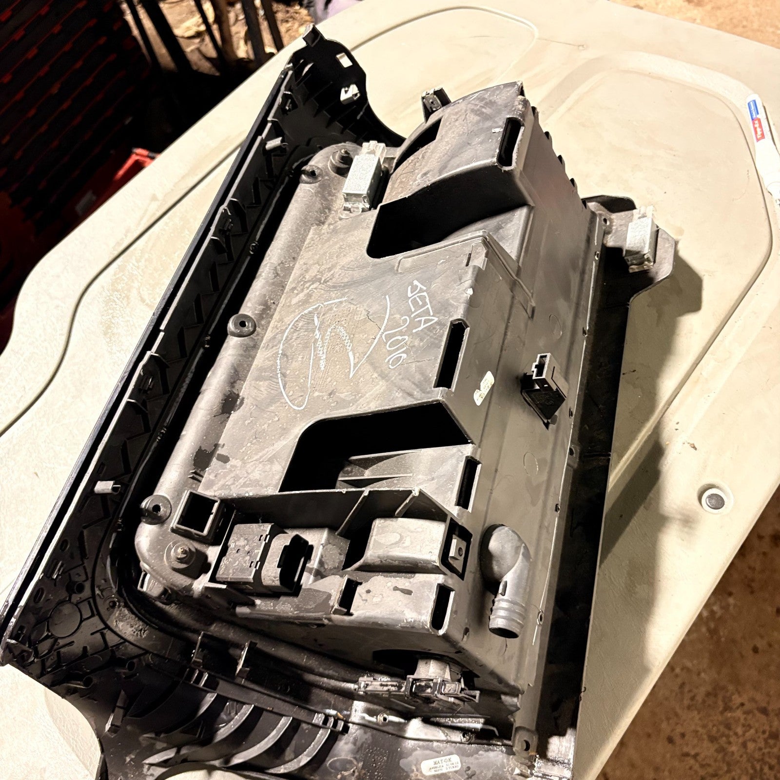 1K2857289A VW Jetta A5 2005-2010 Glove Box Assembly w/ Lock