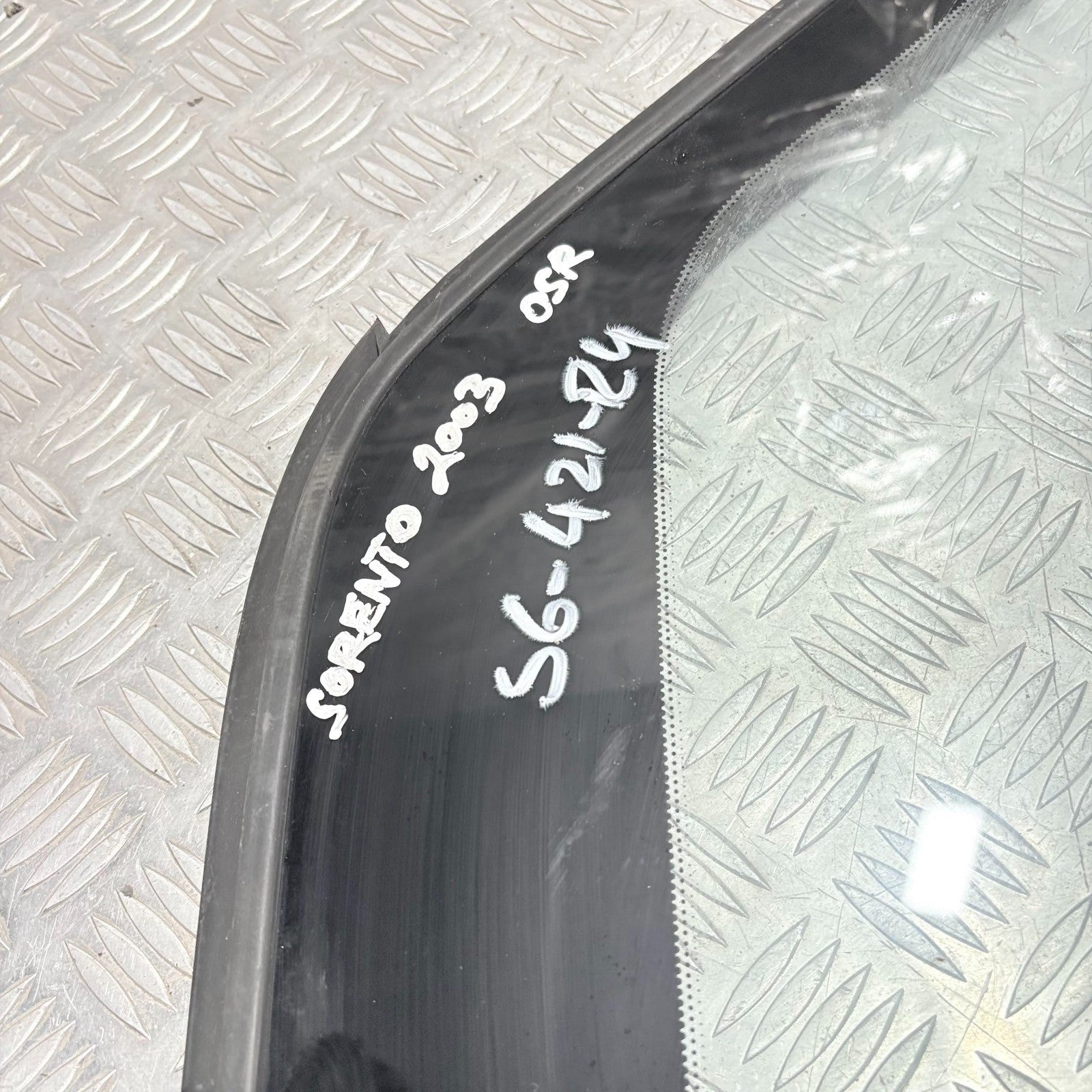 KIA SORENTO MK1 DRIVER REAR RIGHT QUARTER WINDOW GLASS TINTED 03-09 87820-3E030