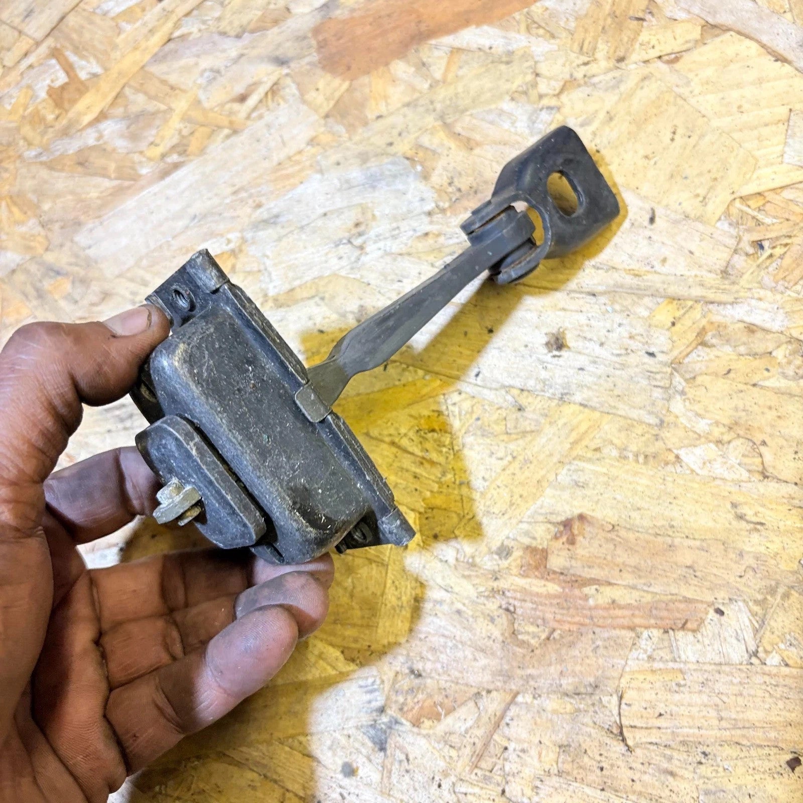 MERCEDES A-CLASS 1997-2004 DOOR CHECK STRAP DRIVERS FRONT RIGHT SIDE
