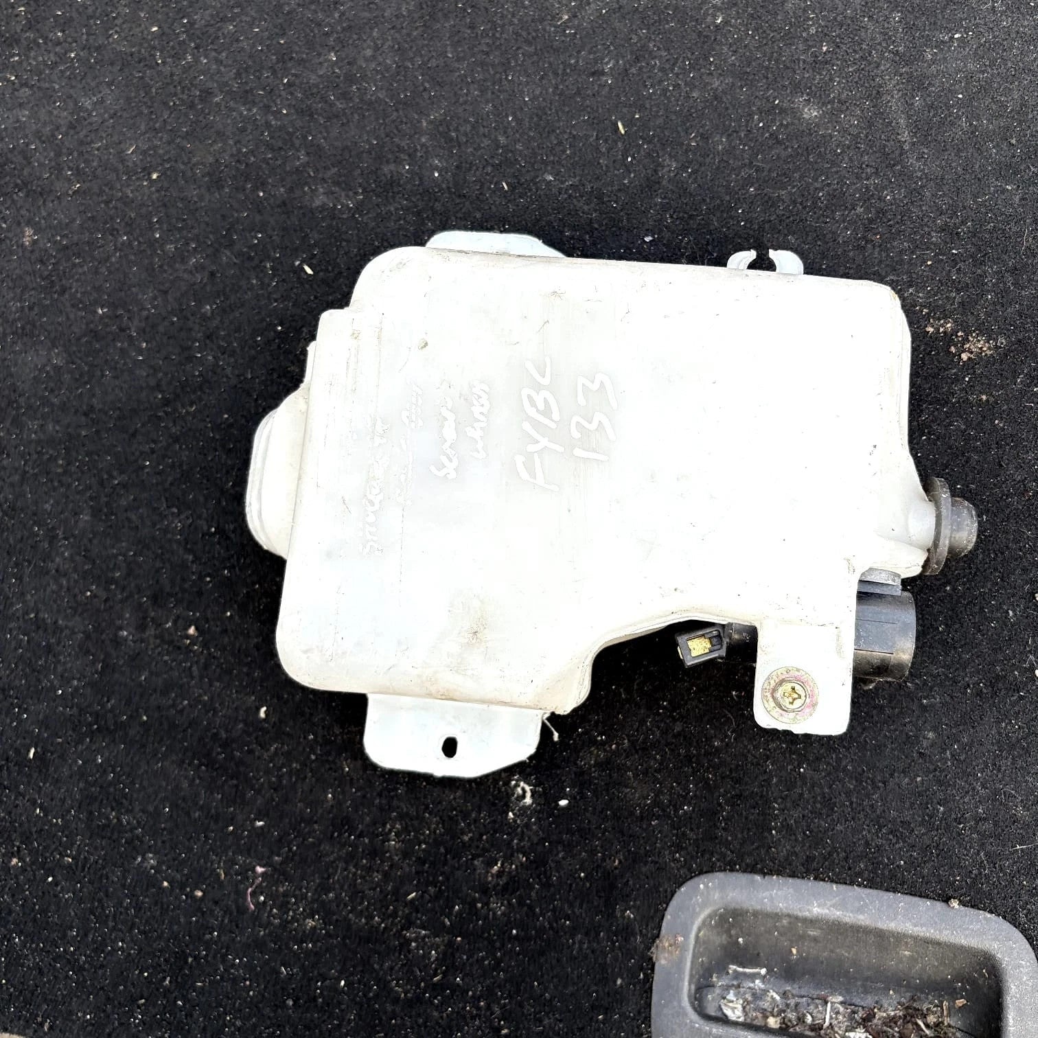 Mitsubishi Shogun MK4 Rear Washer Bottle Tank Reservoir 2000-2009 060351507