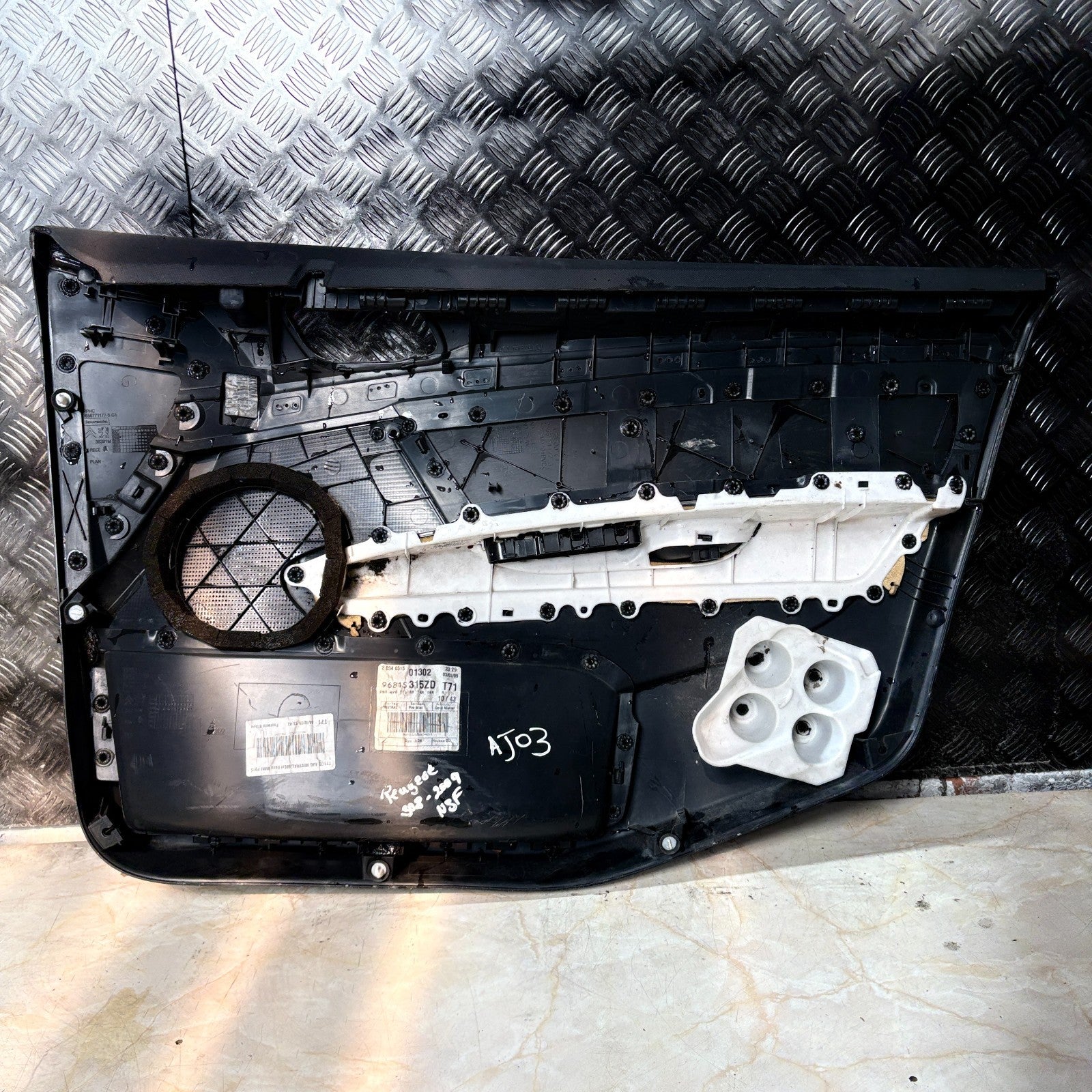 Peugeot 308 MK1 2007-13 Front Left Passenger Nearside Door Card Panel 96815315ZD