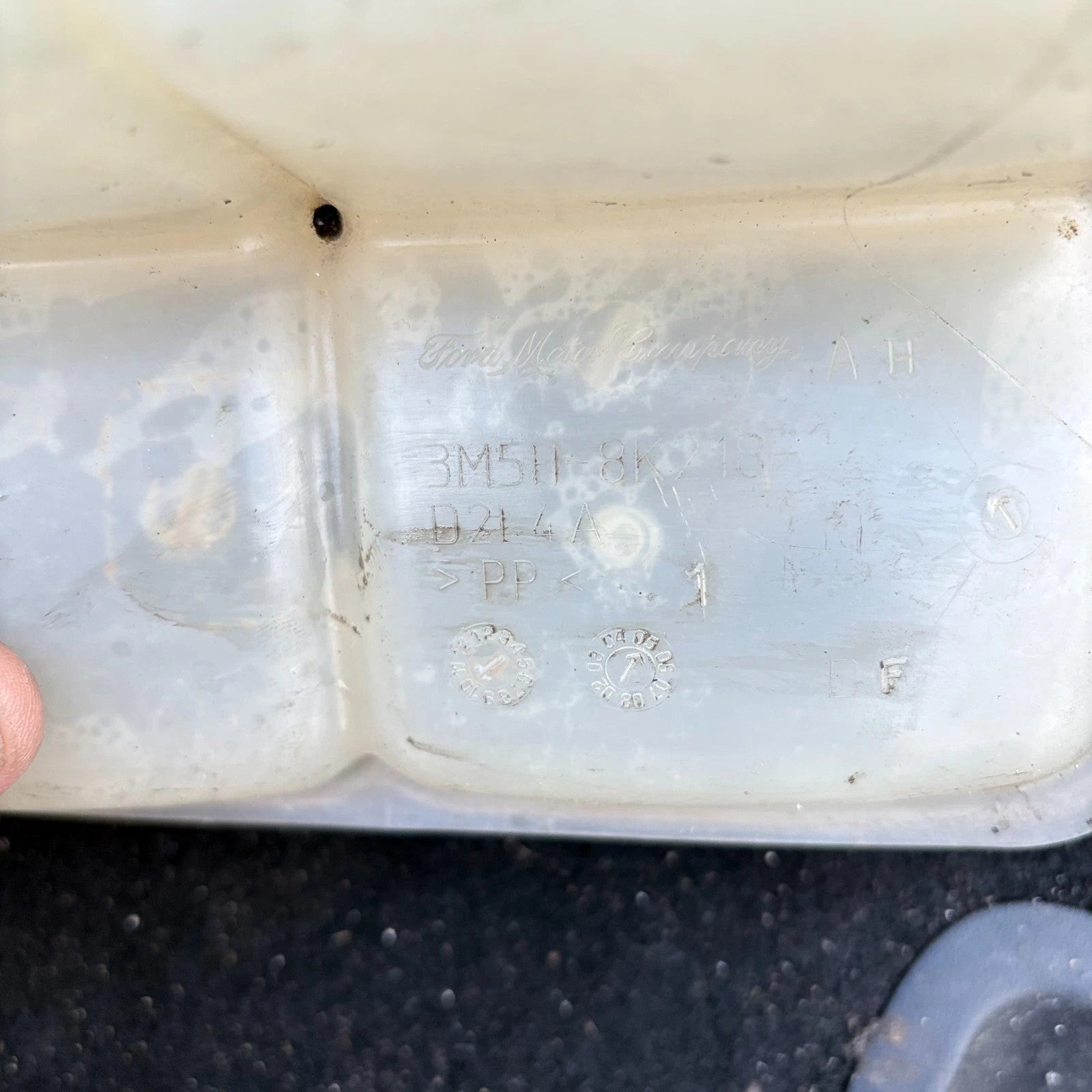 FORD FOCUS 2004-2011 COOLANT EXPANSION HEADER TANK 3M5H 8K218