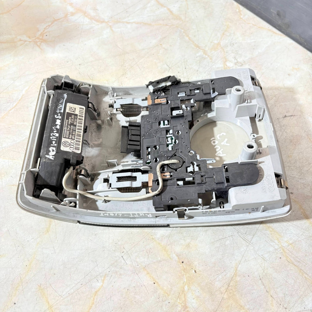AUDI A3 2005 FRONT AND REAR INTERIOR ROOF LIGHTS 8P0951177 8P0 951 177