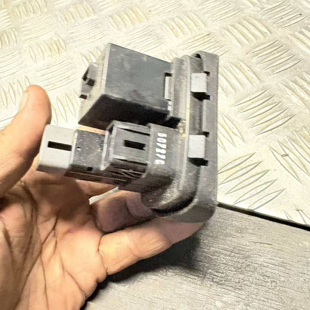 HYUNDAI SANTA FÉ IV TM Switches 9360026700 2.0 Petrol/electricity 22683327 2006