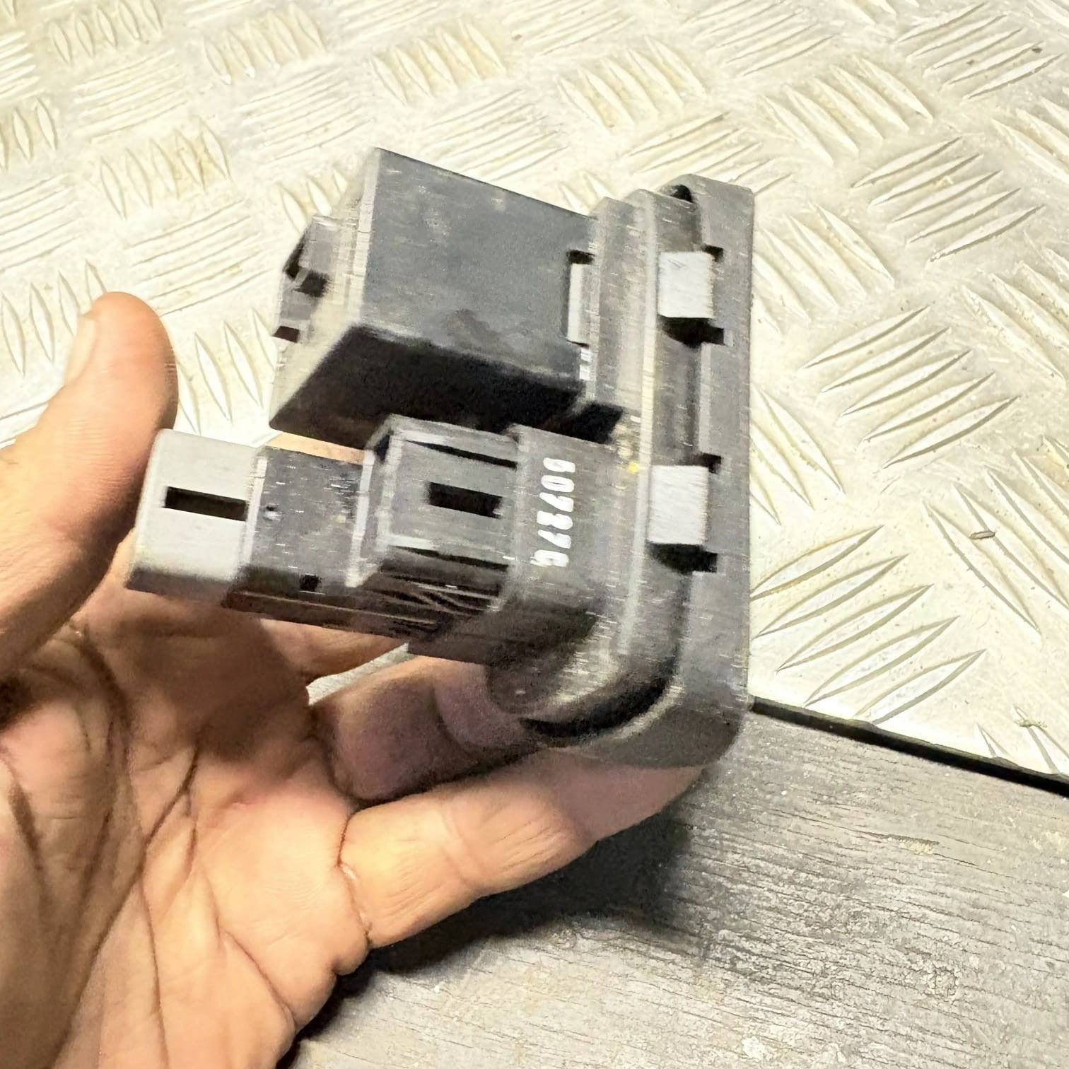 HYUNDAI SANTA FÉ IV TM Switches 9360026700 2.0 Petrol/electricity 22683327 2006