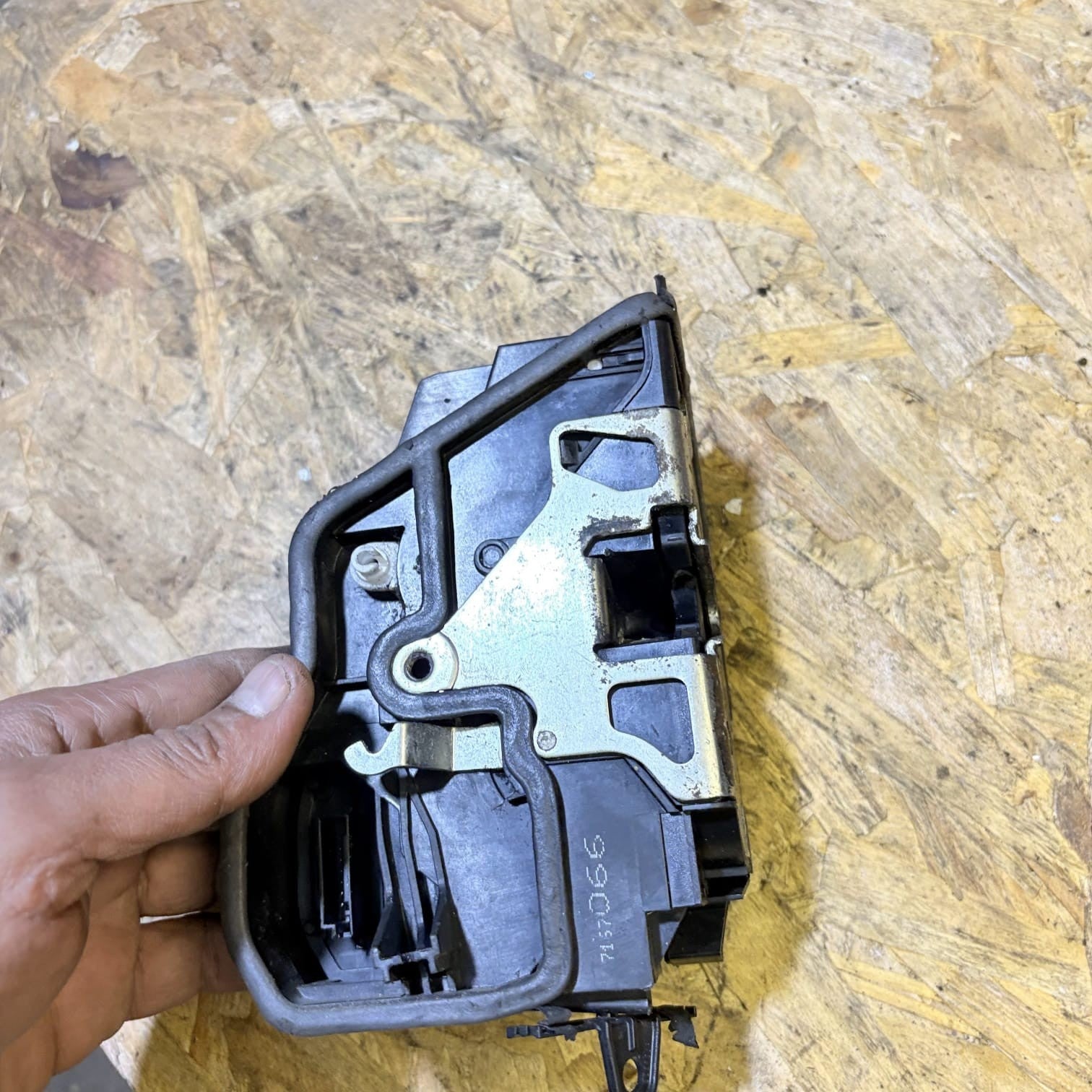 BMW 1 3 5 Series E60 E87 E90 Driver Front Door Latch Actuator Catch 7167066 2005