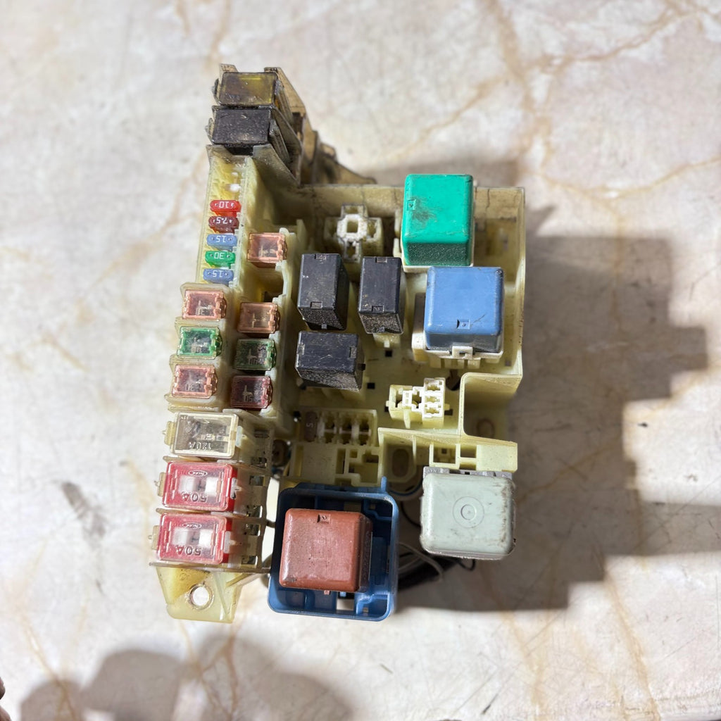 TOYOTA DYNA DIESEL FUSE BOX JUNCTION RELAY BLOCK WITH GLOW PLUG RELAY