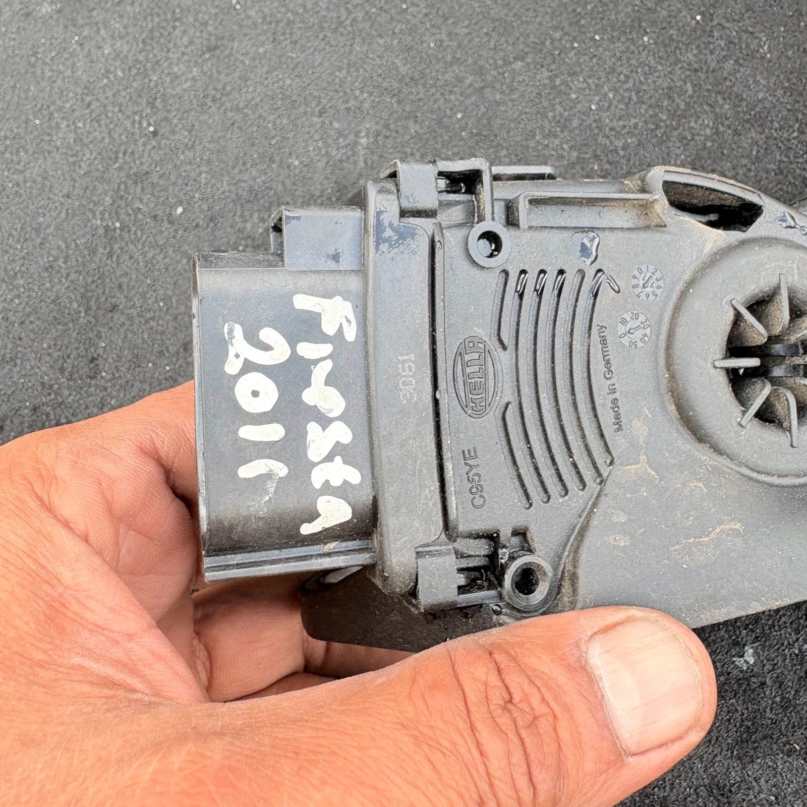 2011 FORD FIESTA ACCELERATOR THROTTLE PEDAL 8V21-9F836-AB