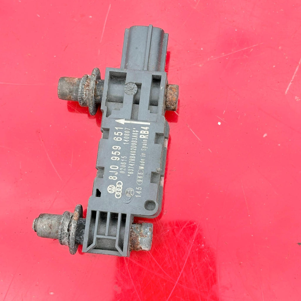 Audi A3 8P Air Module Crash Impact Sensor 8J0959651