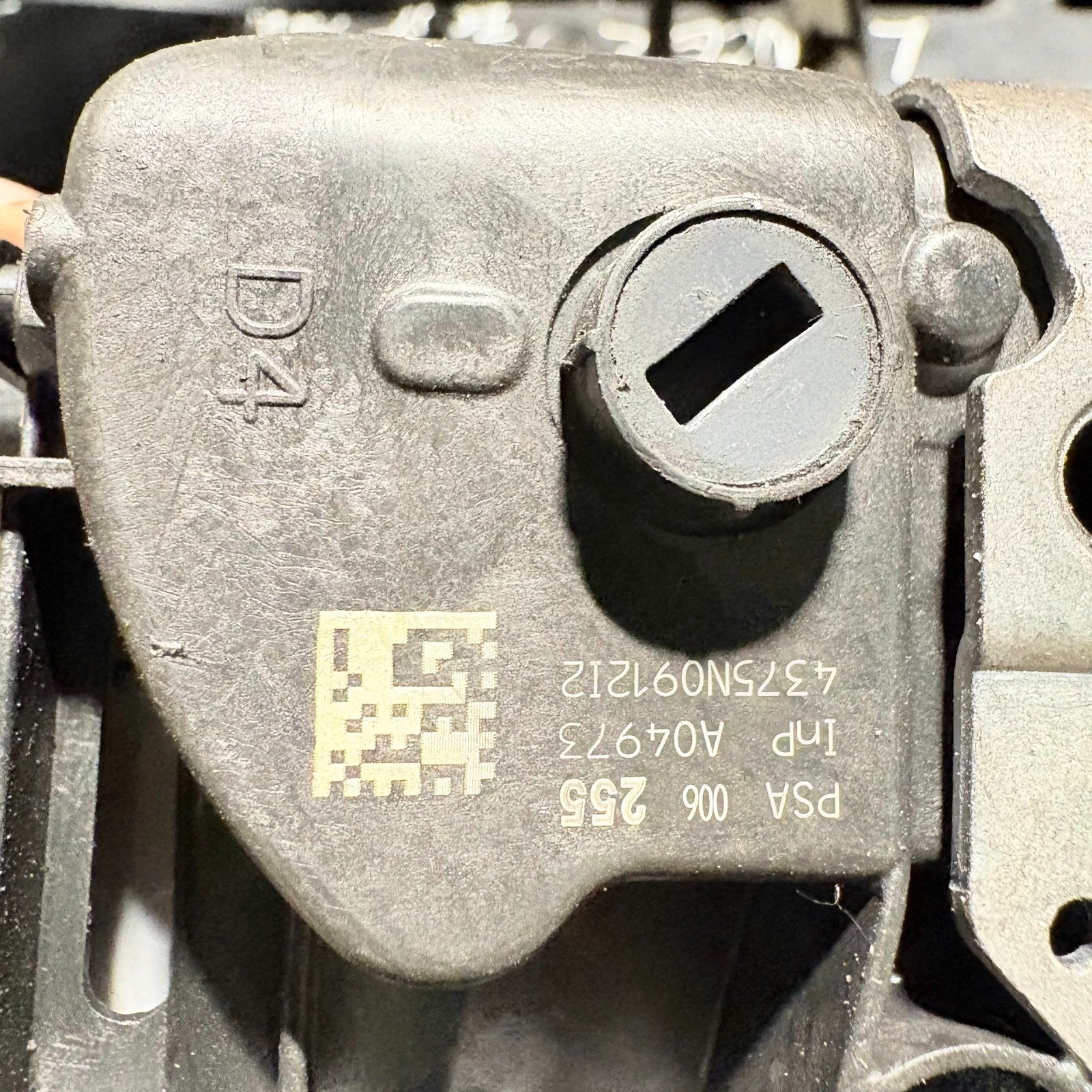 2015 CITROEN DS3 DOOR LOCK ASSEMBLY (RIGHT FRONT) A04973