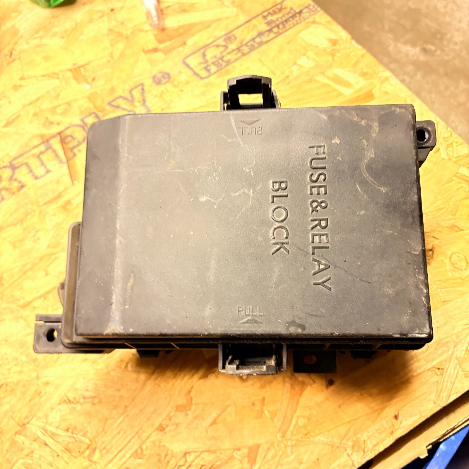 Kia Carens UN 2006-2013 Engine Bay Fuse Box Relay