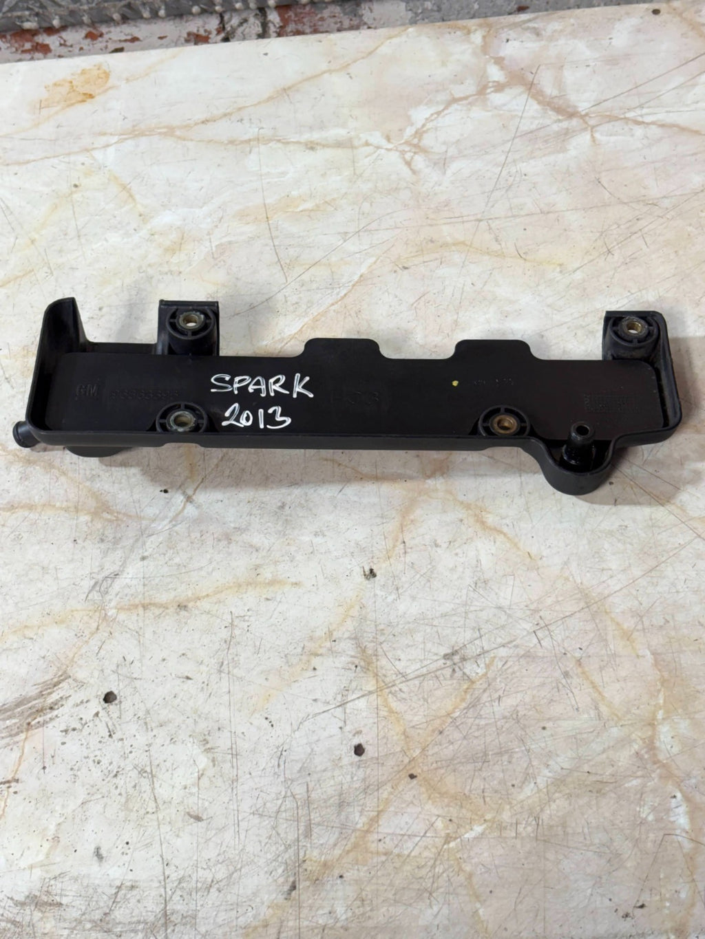 Chevrolet spark 2013 m300 1.2 16v cover top engine 96863395